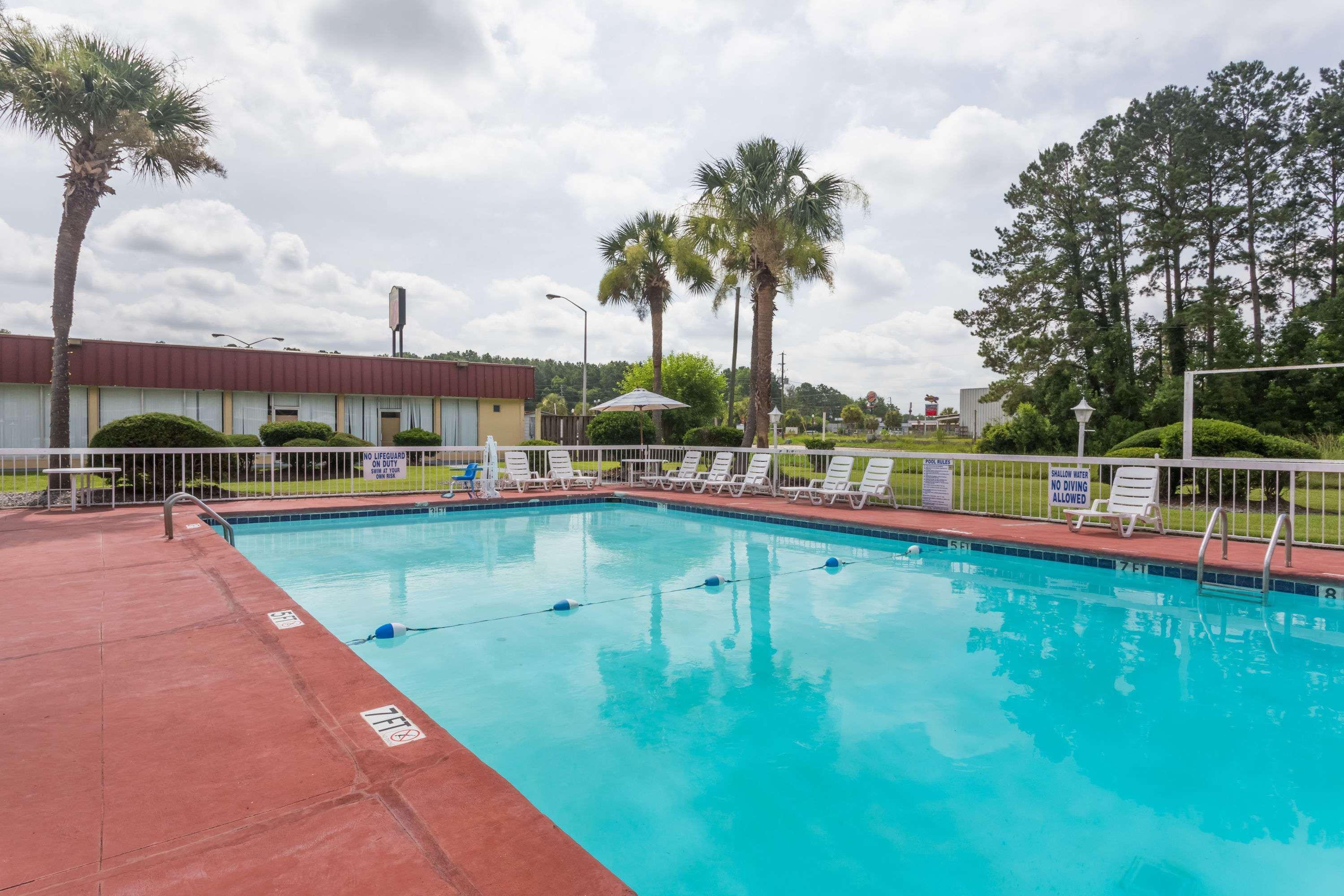 Motel Super 8 By Wyndham - Savannah North