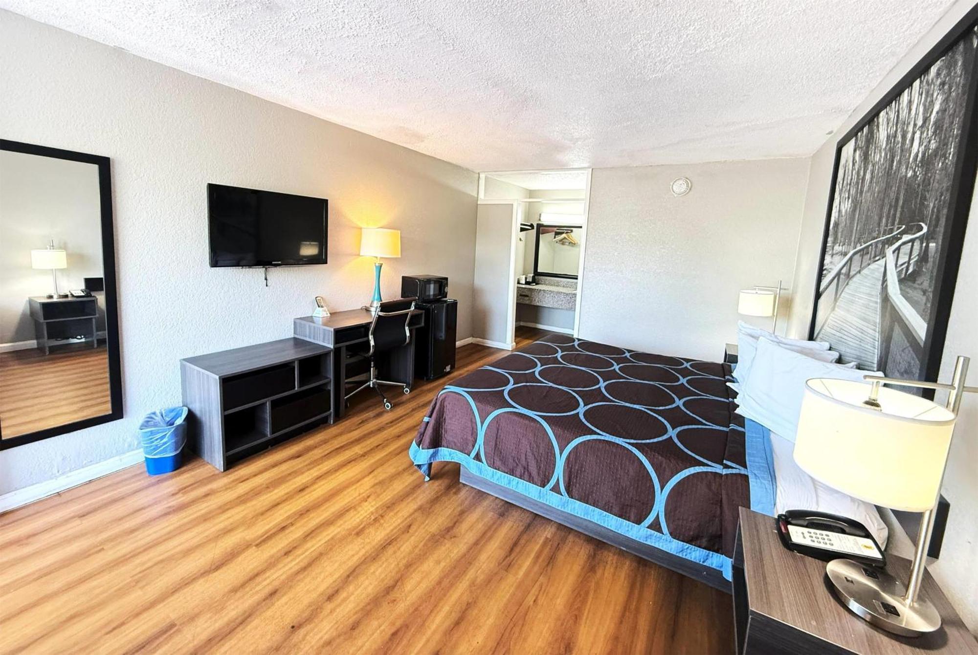 Super 8 By Wyndham - Savannah North Motel 2*
