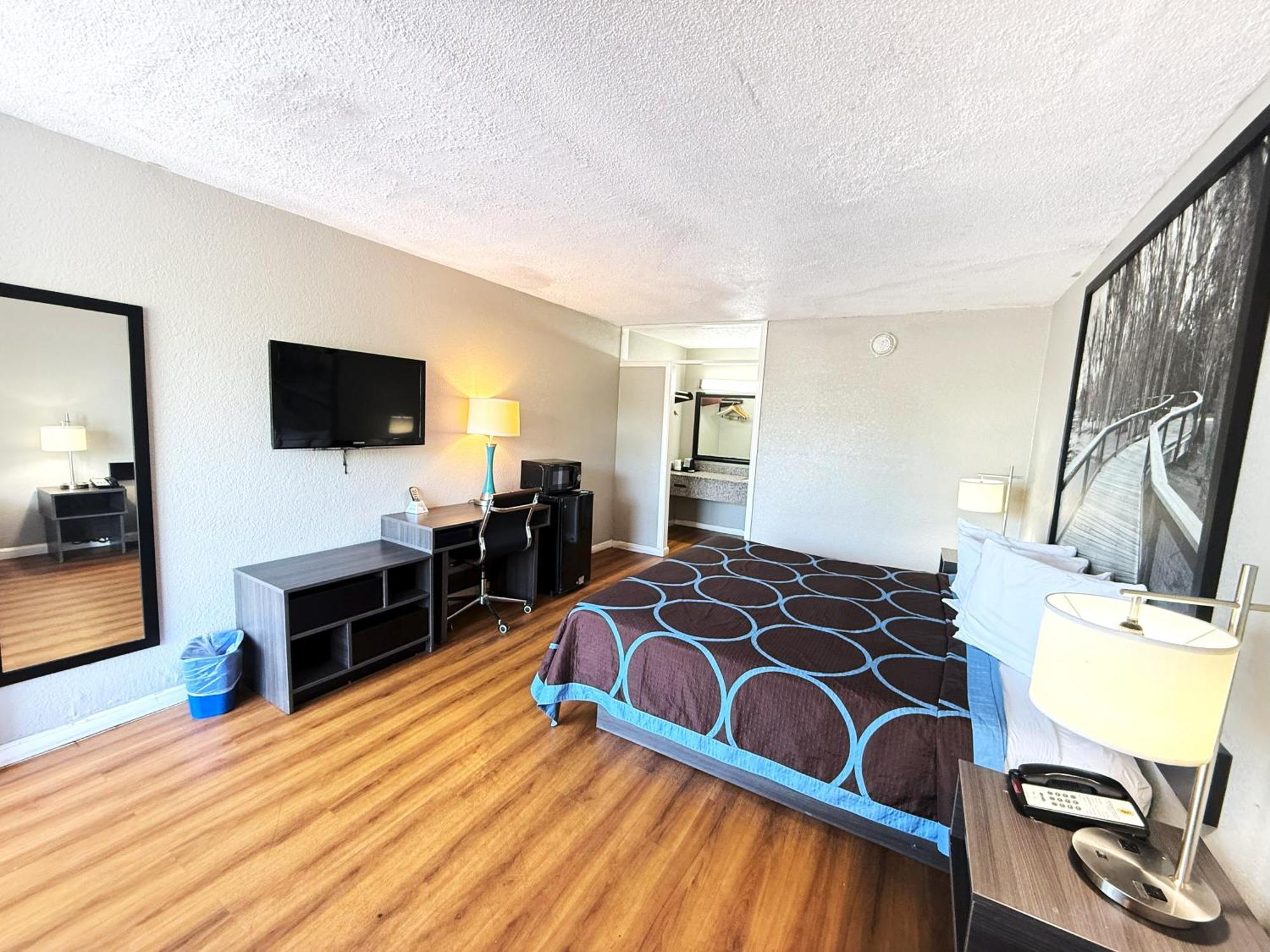 Motel Super 8 By Wyndham - Savannah North