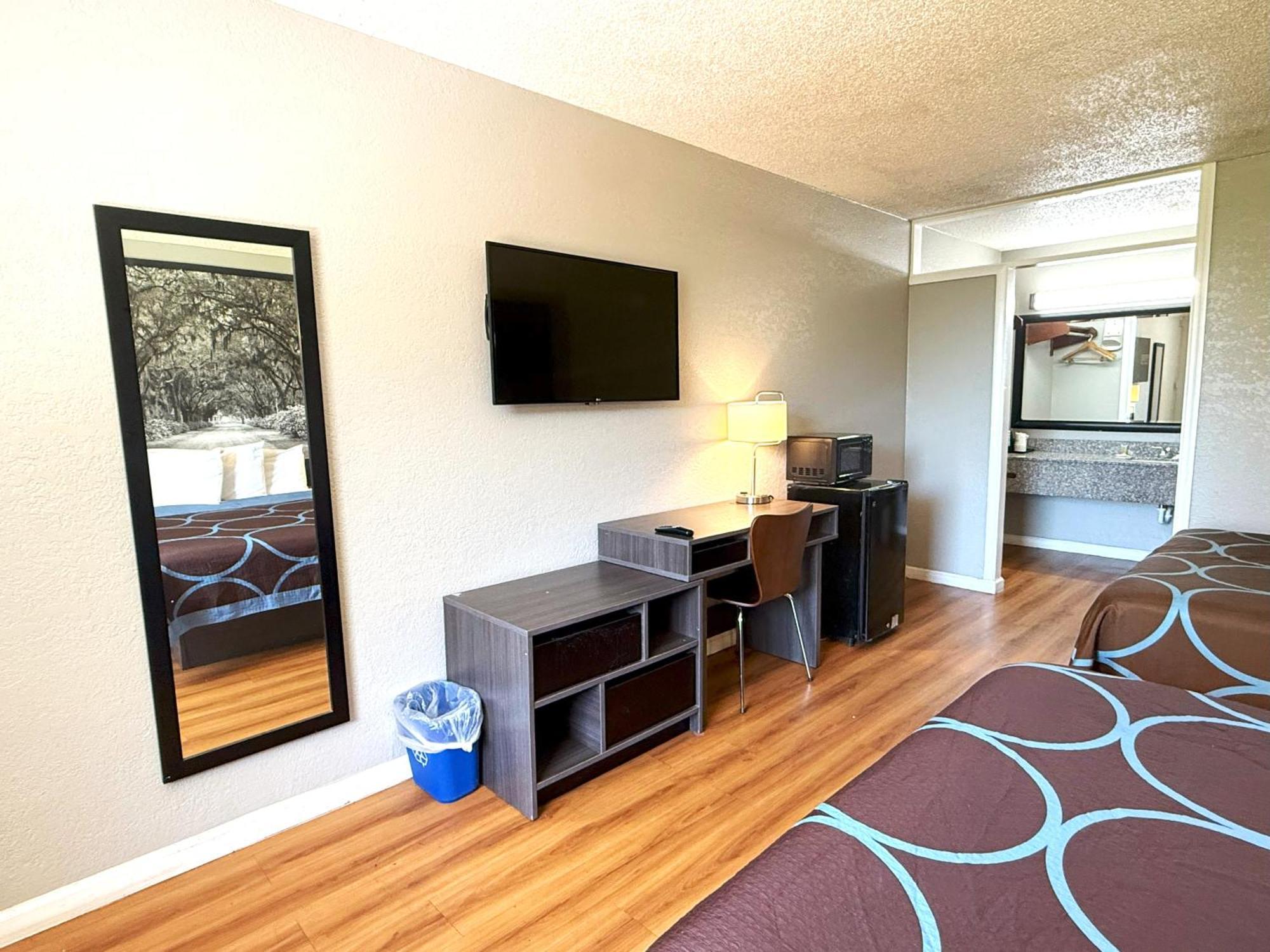Motel Super 8 By Wyndham - Savannah North
