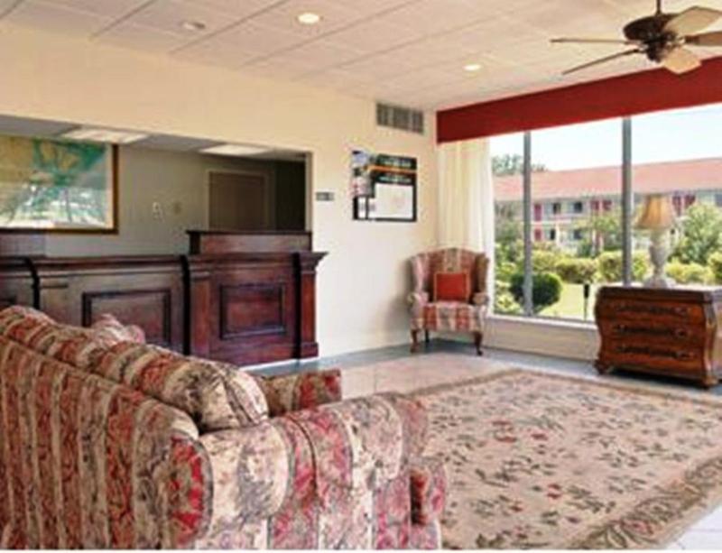 Motel Super 8 By Wyndham - Savannah North 2*
