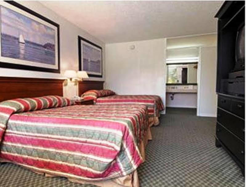Super 8 By Wyndham - Savannah North 2*
